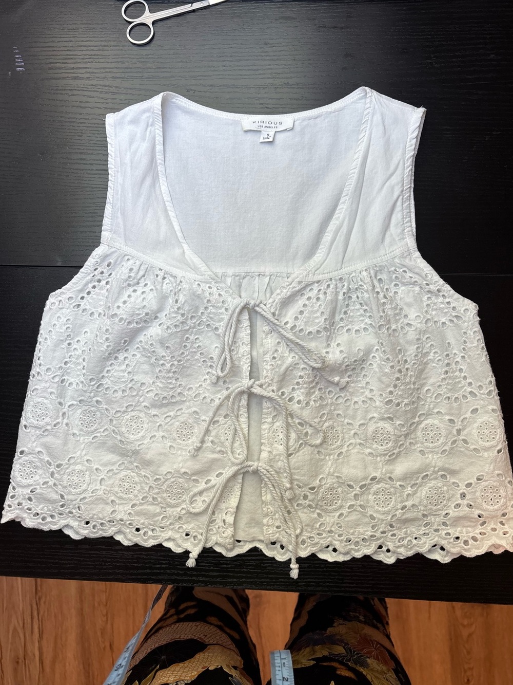 White eyelet tie front cropped vest, Kirious size small - Picture 3 of 10
